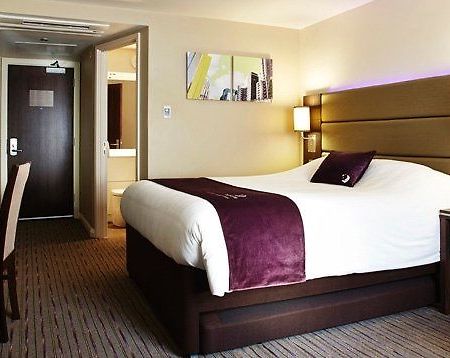 Premier Inn Premier Inn Heathrow Airport Terminal 4 Stanwell Exterior photo